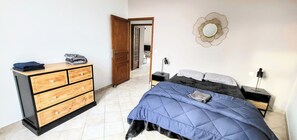 1 chambre, bureau, fer et planche à repasser, Wi-Fi gratuit