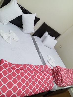 Minibar, free WiFi, bed sheets