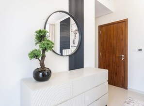 Deluxe Apartment - Nasma Holiday Homes - Dunya Tower (Dubai)