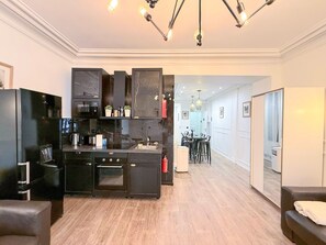 Fridge, microwave, oven, coffee/tea maker