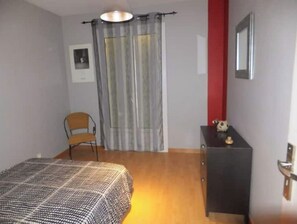 3 chambres, fer et planche à repasser, lit parapluie, Wi-Fi gratuit