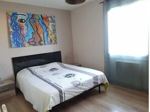 3 bedrooms, iron/ironing board, travel crib, free WiFi