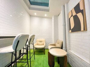 المنشأة من الداخل