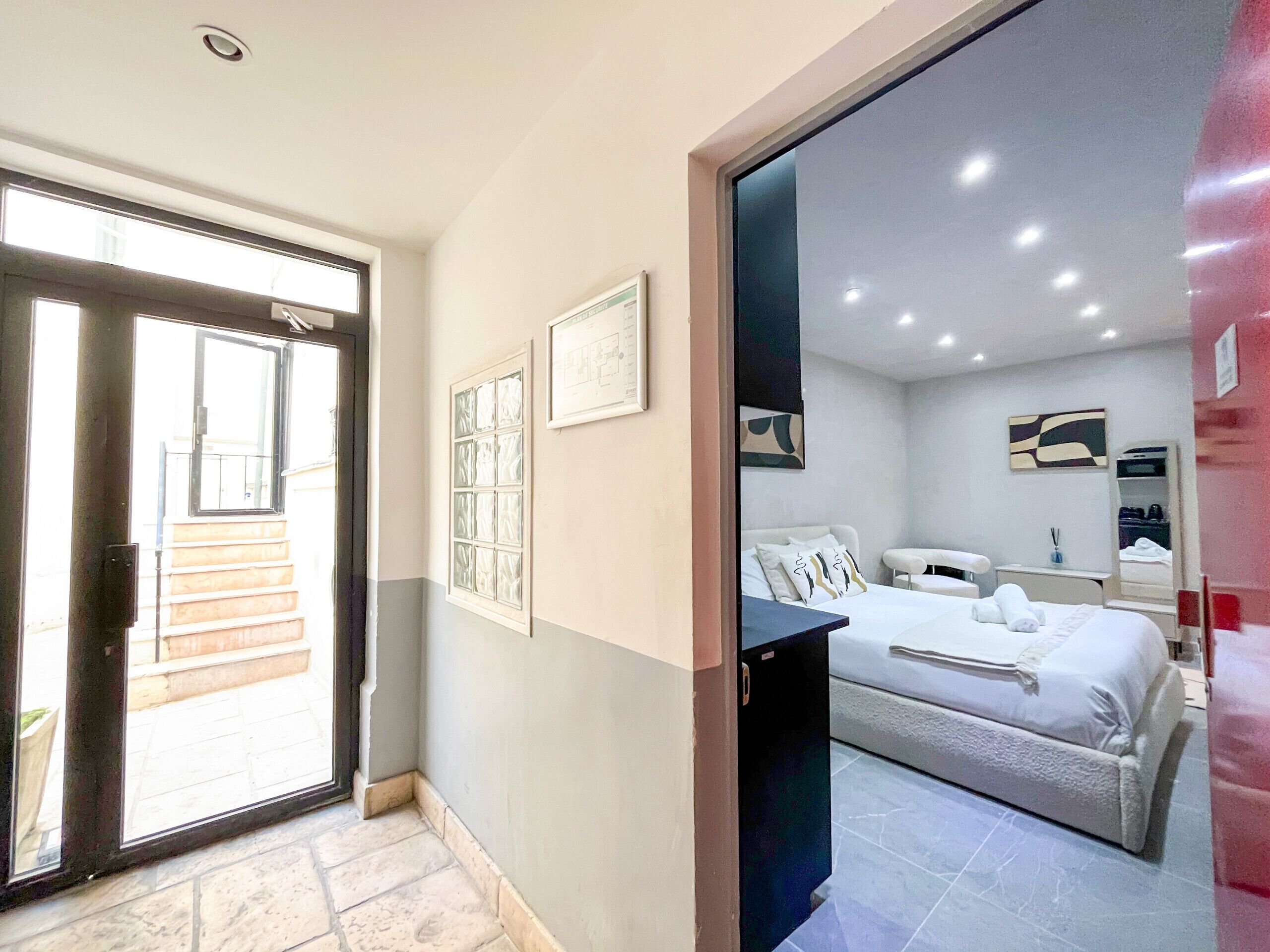 Iron/ironing board, free WiFi, bed sheets