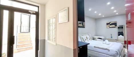 Iron/ironing board, free WiFi, bed sheets