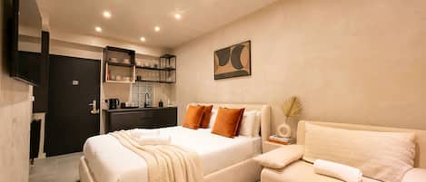 Iron/ironing board, WiFi (free), bed sheets