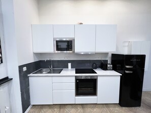 Fridge, microwave, oven, coffee/tea maker