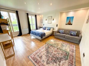 5 slaapkamers, een strijkplank/strijkijzer, gratis wifi, beddengoed