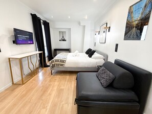 4 bedrooms, iron/ironing board, free WiFi, bed sheets