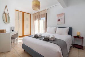 3 bedrooms, in-room safe, iron/ironing board, free WiFi