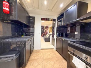 Fridge, microwave, oven, coffee/tea maker