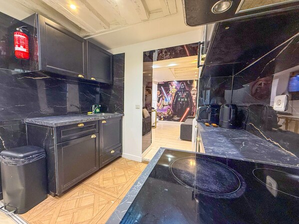 Fridge, microwave, oven, coffee/tea maker