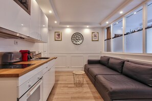 Fridge, microwave, oven, coffee/tea maker - 65 - French Cancan Saint-Denis (París)