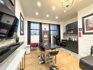 Fridge, microwave, oven, coffee/tea maker