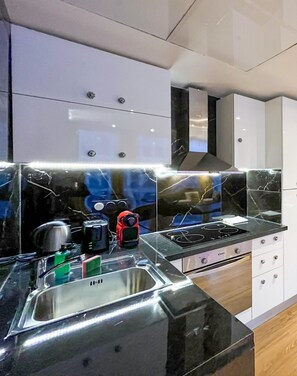 冰箱、微波炉、烤箱、茶具/咖啡用具