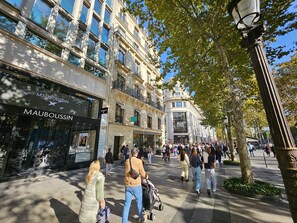 Unclassified image, 3 of 41, button