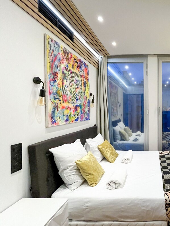 4 bedrooms, iron/ironing board, free WiFi, bed sheets - Urban Flat 129 - Art Love Champs-Elys&eacute;es (París)