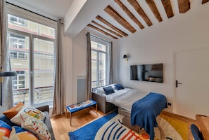 4 bedrooms, iron/ironing board, free WiFi, bed sheets