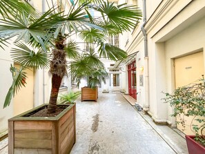 تفاصيل الفندق من الخارج