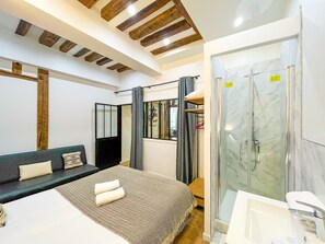 5 habitaciones, tabla de planchar con plancha y wifi gratis