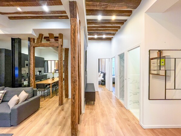 المنشأة من الداخل