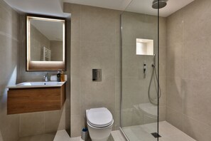 Dusche, Haartrockner, Handtücher