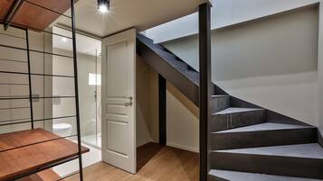 Douche, sĂšche-cheveux, serviettes fournies