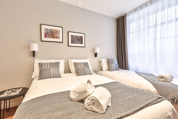 4 bedrooms, iron/ironing board, free WiFi, bed sheets