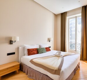 3 slaapkamers, een strijkplank/strijkijzer, gratis wifi, beddengoed