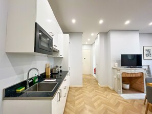 Fridge, microwave, coffee/tea maker, electric kettle