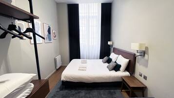 1 slaapkamer, een strijkplank/strijkijzer, gratis wifi, beddengoed