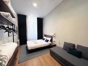 1 habitación, tabla de planchar con plancha, wifi gratis y ropa de cama 