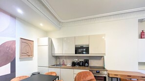 Fridge, microwave, oven, coffee/tea maker