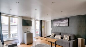 TV - Urban Flat 40 - Charming Apartment in Montorgueil (París)