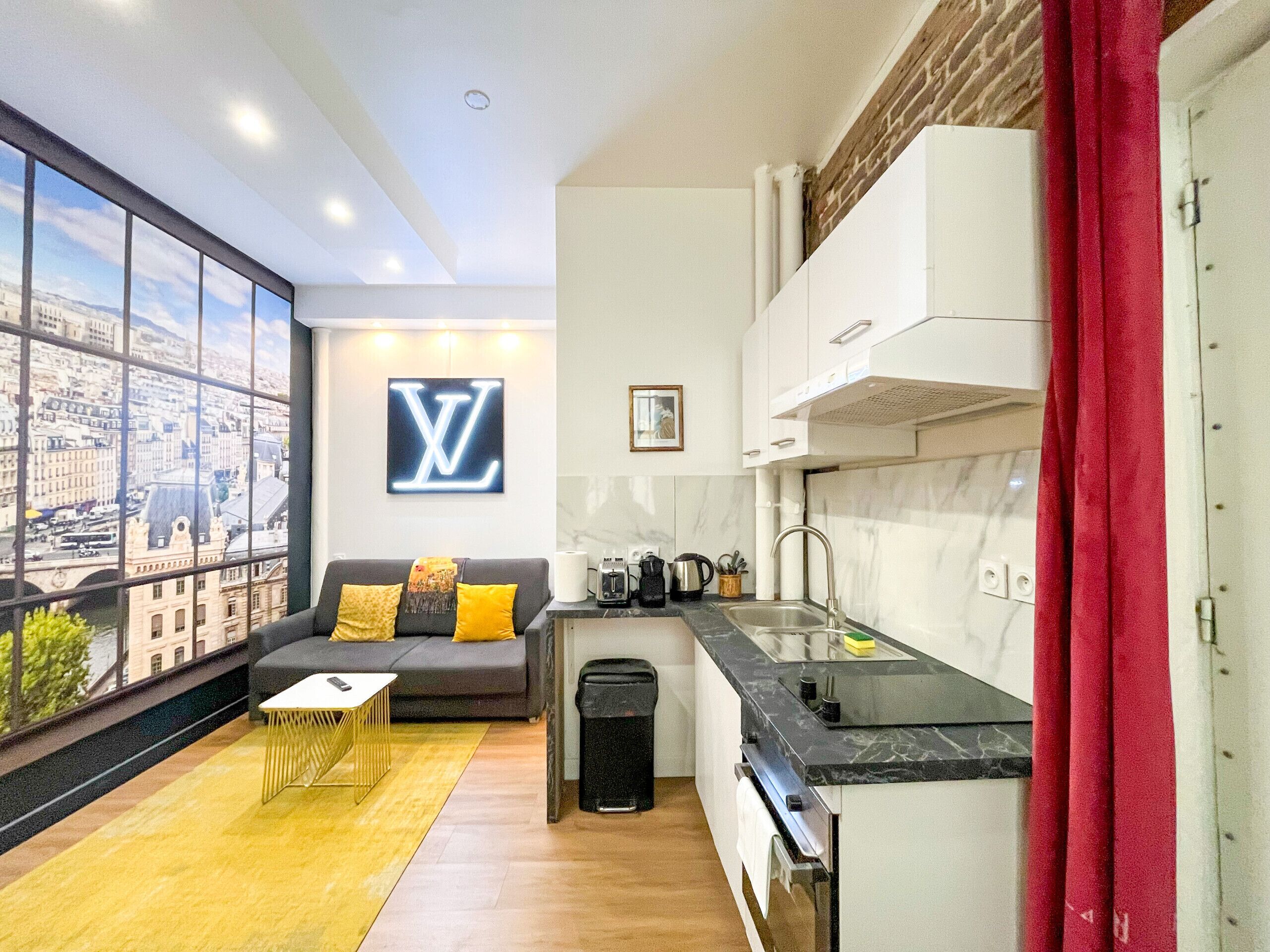 Fridge, microwave, oven, coffee/tea maker