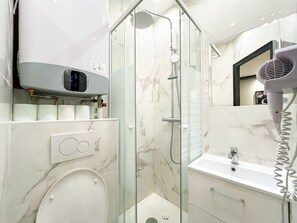 Shower, hair dryer, towels, shampoo