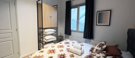 3 bedrooms, iron/ironing board, free WiFi, bed sheets