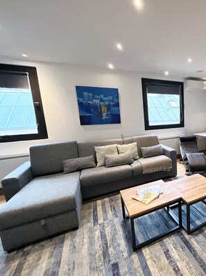 Living area - Urban Flat 166 - 4BDR Luxury Apartment in Center of Paris (París)