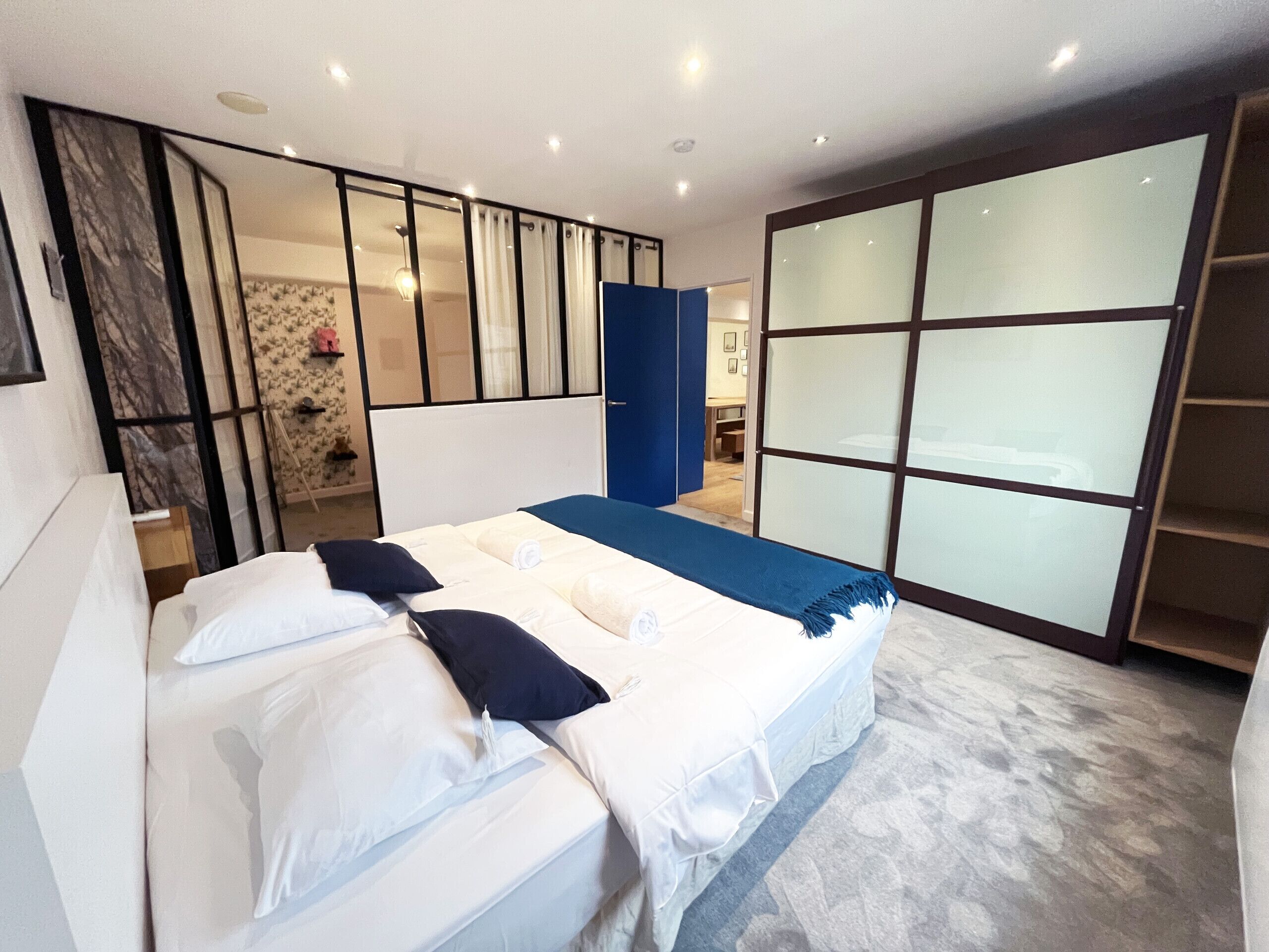 3 slaapkamers, een strijkplank/strijkijzer, gratis wifi, beddengoed