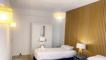 Een strijkplank/strijkijzer, gratis wifi, beddengoed