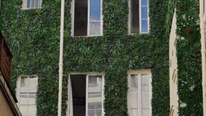 A building with a storefront labeled "BELAIR" and a facade covered in green ivy. - Urban Flat 157 - Flat by Coco in Montorgueil (París)