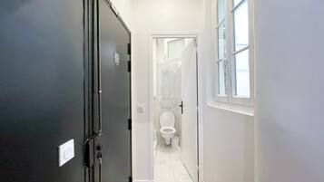 Shower, hair dryer, towels, shampoo