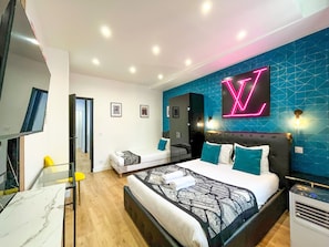 A modern hotel room with a large bed, a TV, a desk, and a wardrobe. - 158 - Urban Louis Flat in Montorgueil (París)