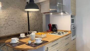 冰箱、微波炉、烤箱、炉灶