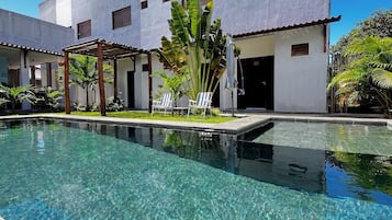 En 32-tommers smart-TV med digitale kanaler samt strømmetjenester