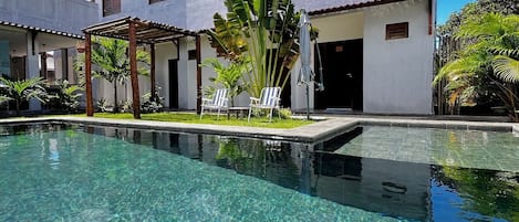 Smart TV 32 polegadas com canais digitais, serviços de streaming