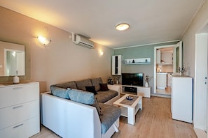 TV - Holiday House with Sea View (Vela Luka)