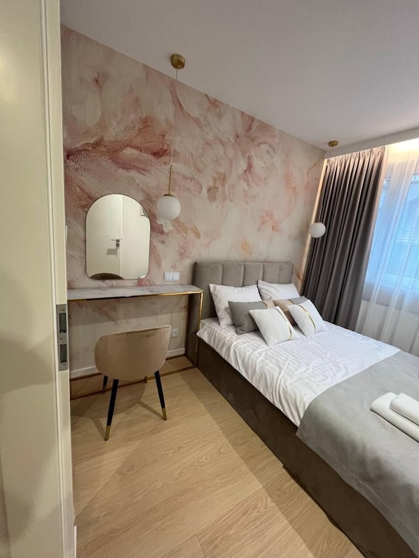 Deluxe Apartment | 1 bedroom, iron/ironing board, free WiFi, bed sheets