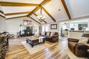 TV, fireplace, books - Charming Texarkana Home: Lake & Pool Access! (Texarkana)