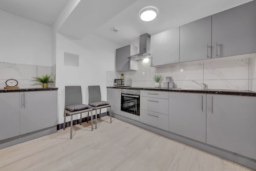 Serviced Ensuite Studio in Feltham London Heathrow